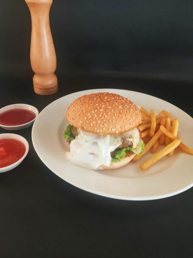 Bess Mansion Hotel Surabaya Wonotjolo 외부 사진